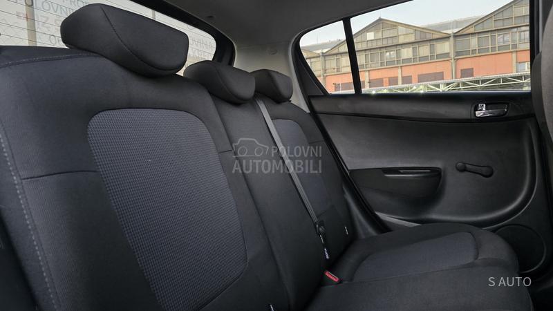 Hyundai i20 URAĐEN VELlKl SERVlS