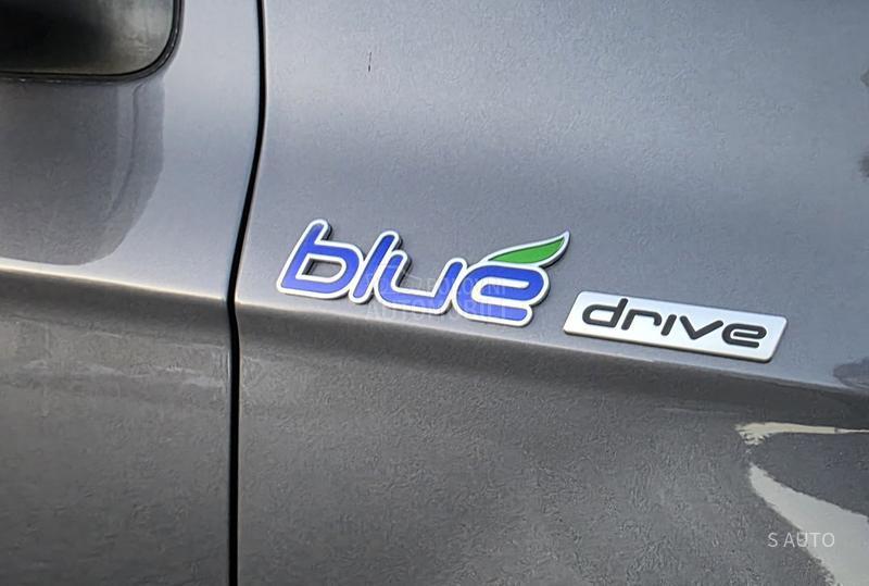 Hyundai i20 URAĐEN VELlKl SERVlS