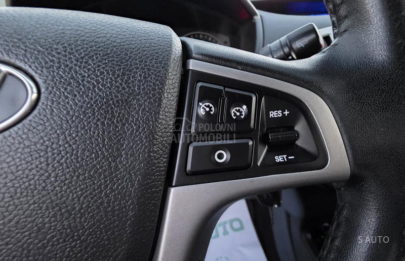 Hyundai i20 URAĐEN VELlKl SERVlS