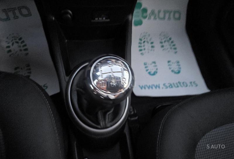 Hyundai i20 URAĐEN VELlKl SERVlS