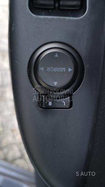 Hyundai i20 URAĐEN VELlKl SERVlS