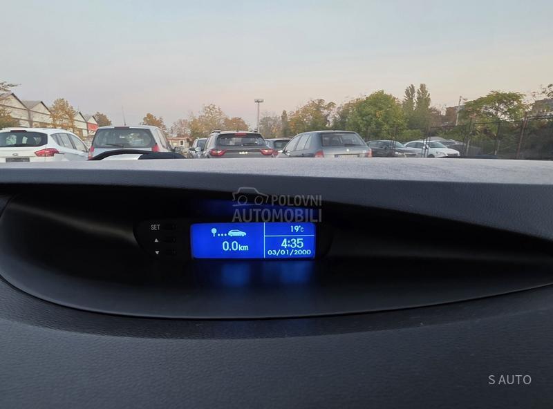 Hyundai i20 URAĐEN VELlKl SERVlS