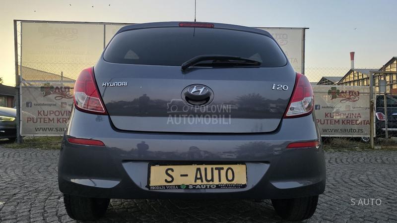 Hyundai i20 URAĐEN VELlKl SERVlS
