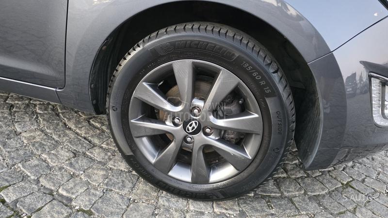 Hyundai i20 URAĐEN VELlKl SERVlS