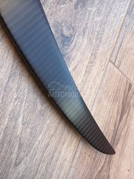 Spojler karbon za model Y