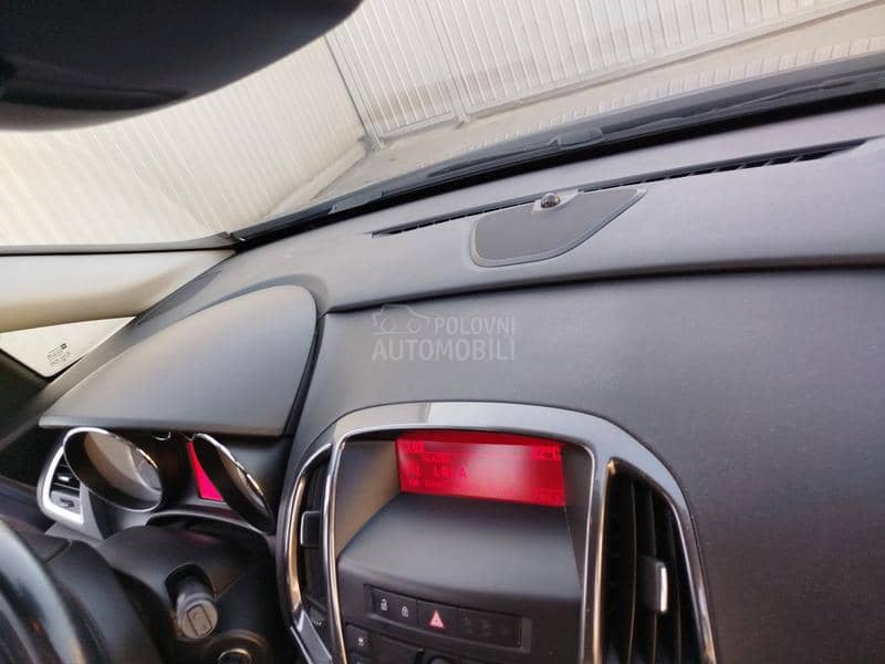 Opel Astra J 