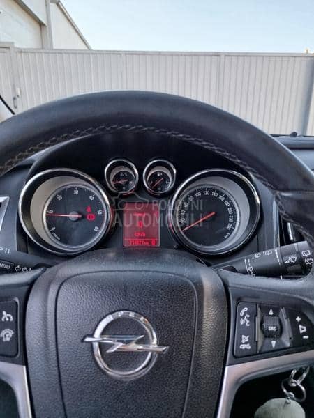 Opel Astra J 