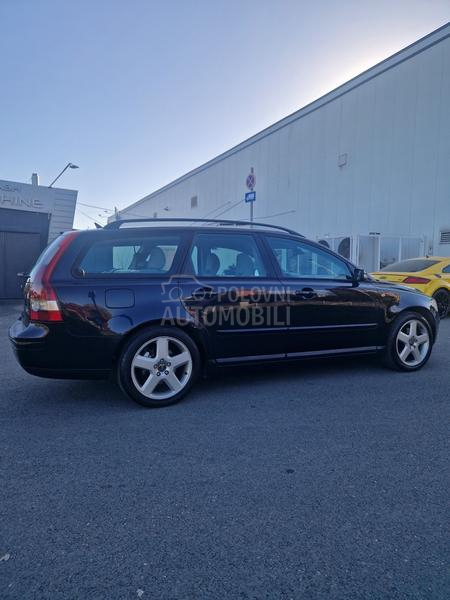 Volvo V50 