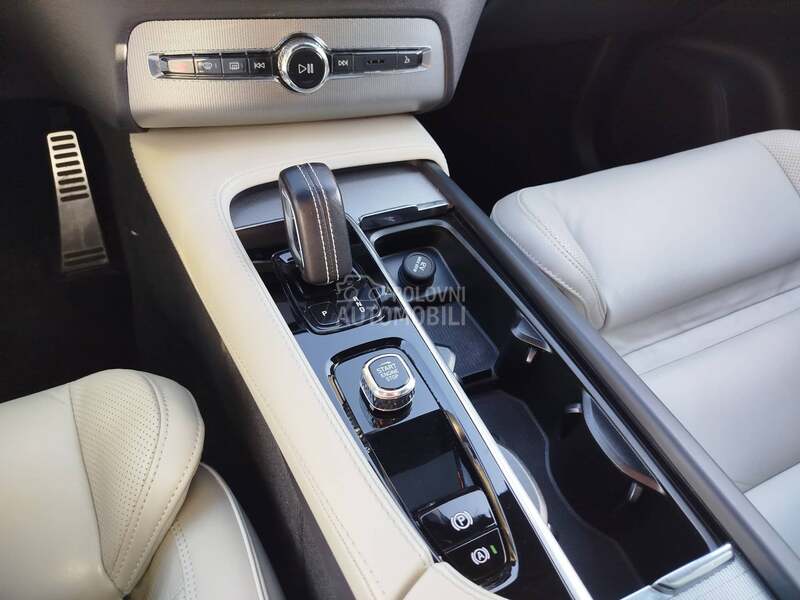 Volvo XC90 2.0 B6 AWD R-DESING