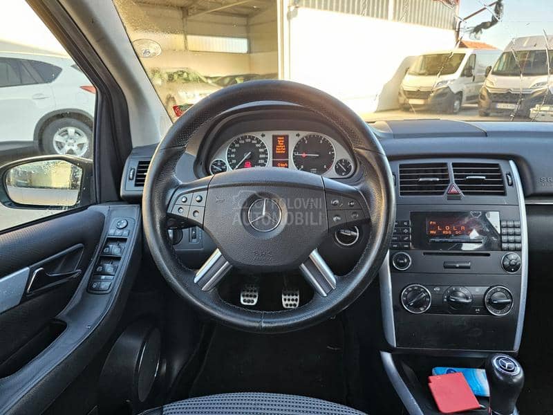 Mercedes Benz B 200 