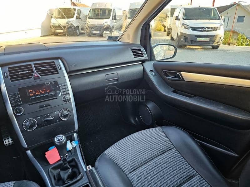 Mercedes Benz B 200 