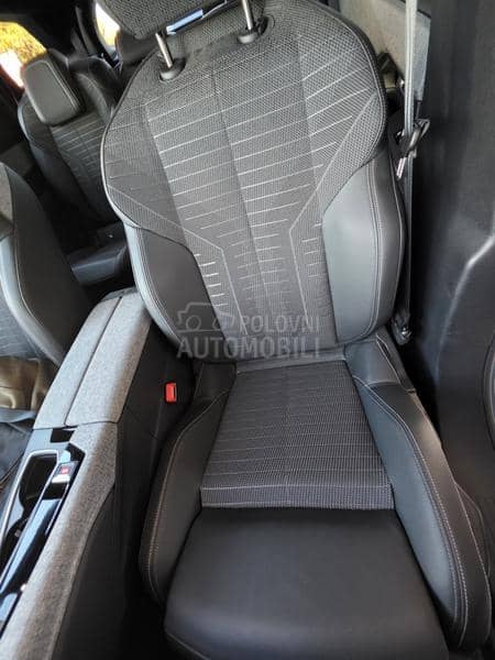 Peugeot 5008 ALLURE 1.2 HYBRID