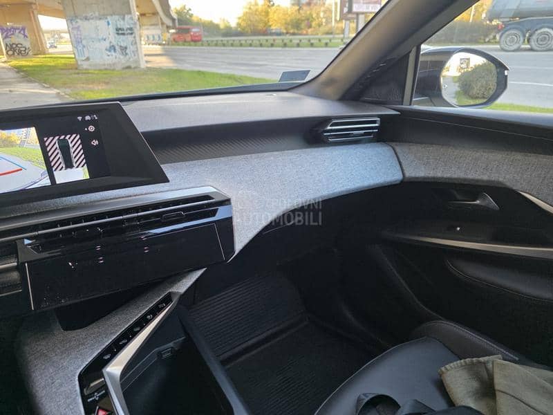 Peugeot 5008 ALLURE 1.2 HYBRID