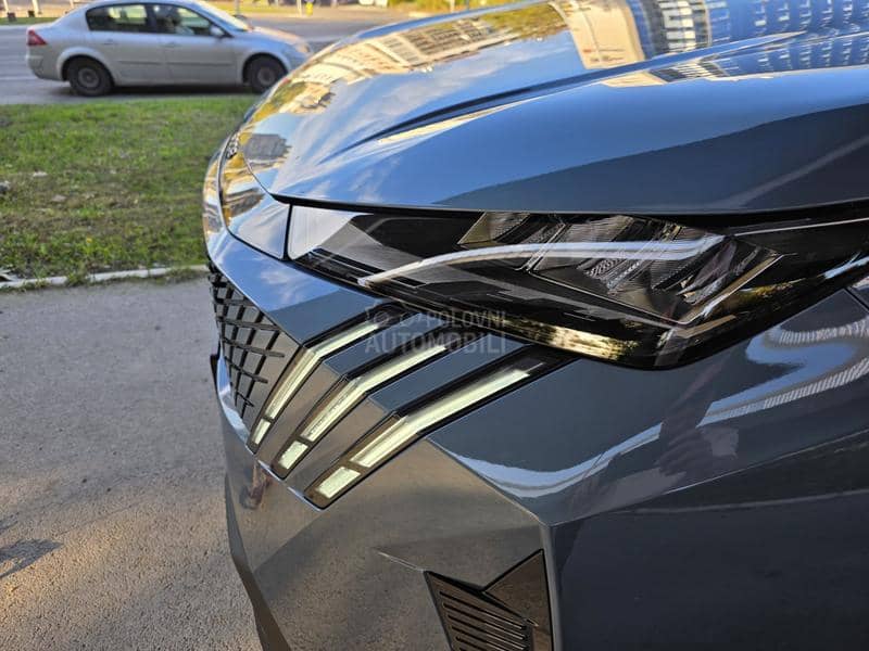 Peugeot 5008 ALLURE 1.2 HYBRID