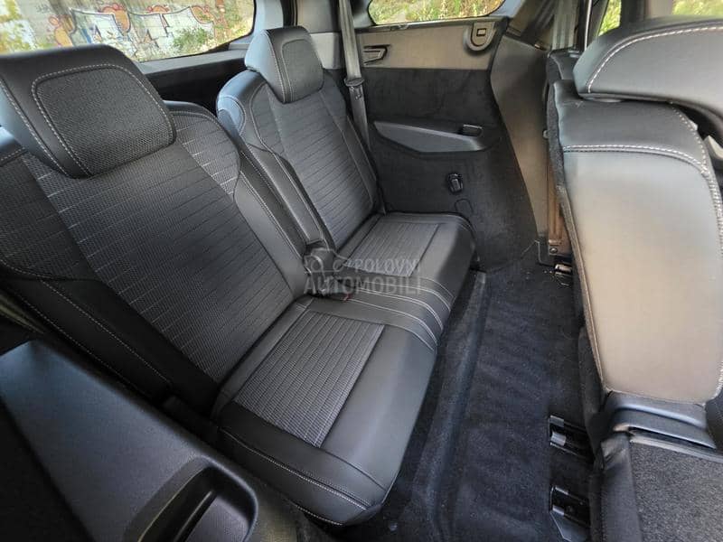 Peugeot 5008 ALLURE 1.2 HYBRID