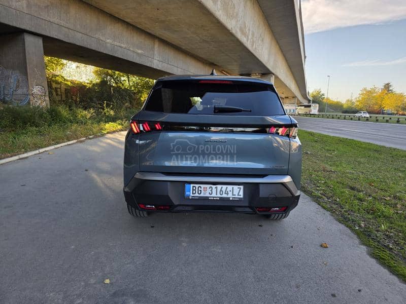 Peugeot 5008 ALLURE 1.2 HYBRID