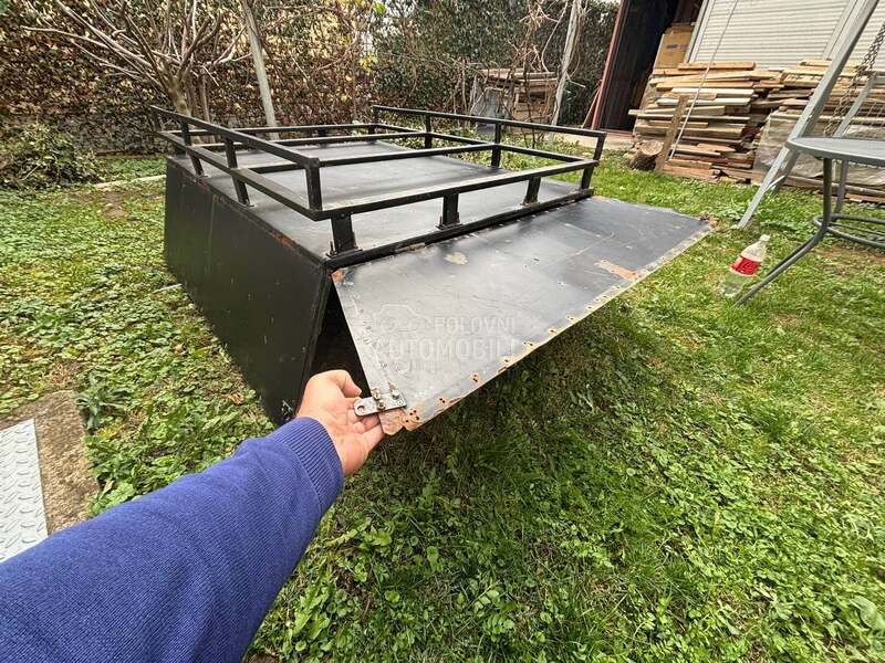 Metalni sanduk za teretni deo