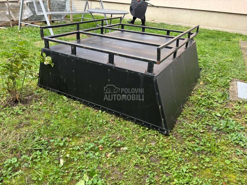 Metalni sanduk za teretni deo