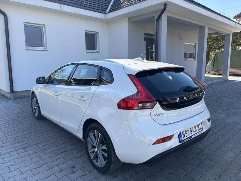 Volvo V40 
