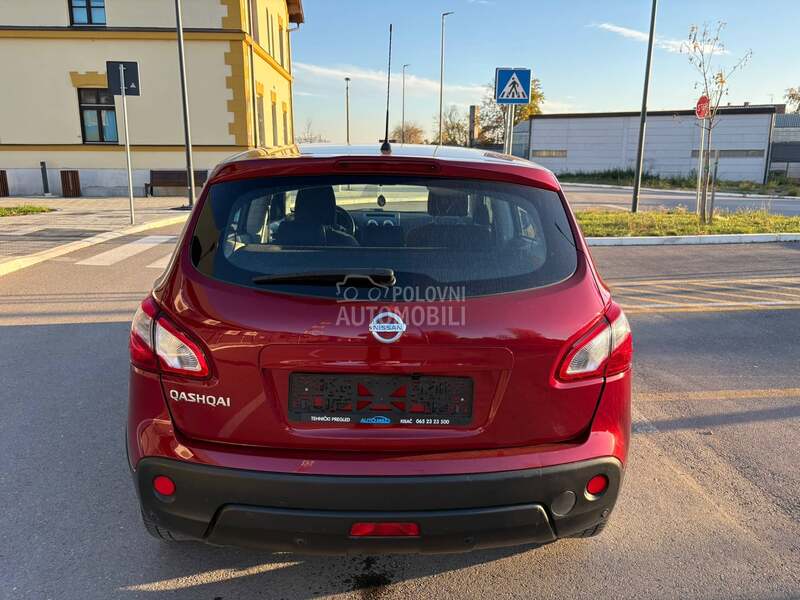 Nissan Qashqai 1,6 b e n z kamera