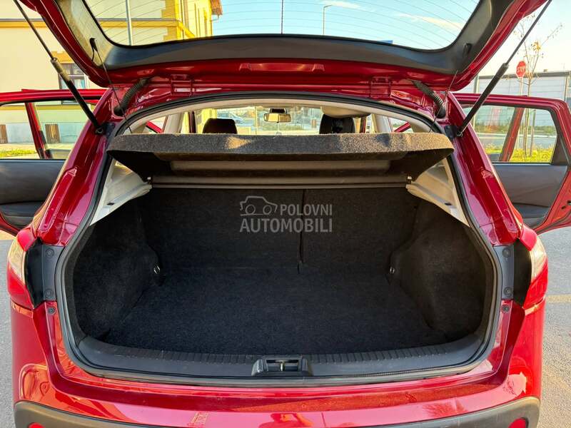 Nissan Qashqai 1,6 b e n z kamera