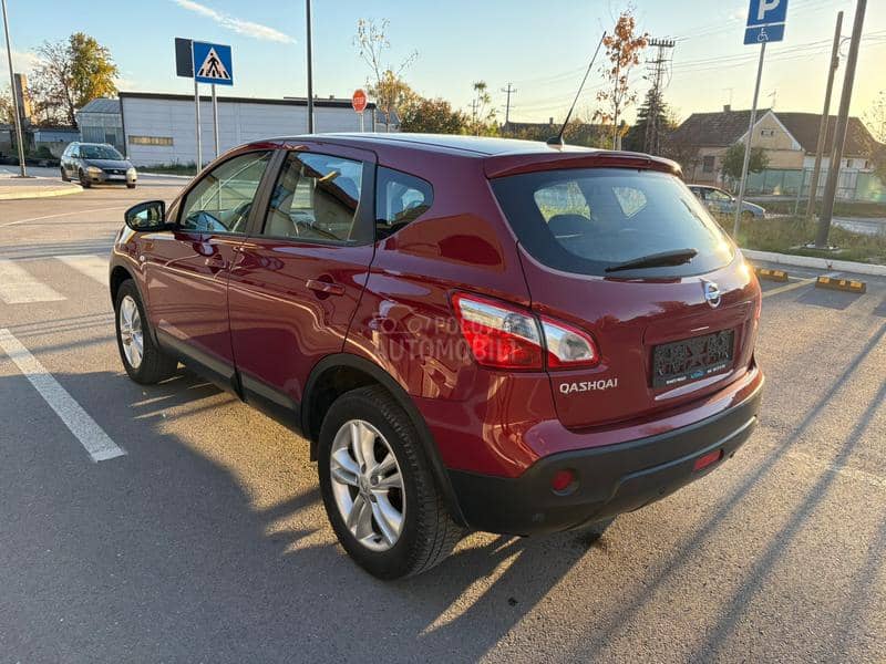 Nissan Qashqai 1,6 b e n z kamera