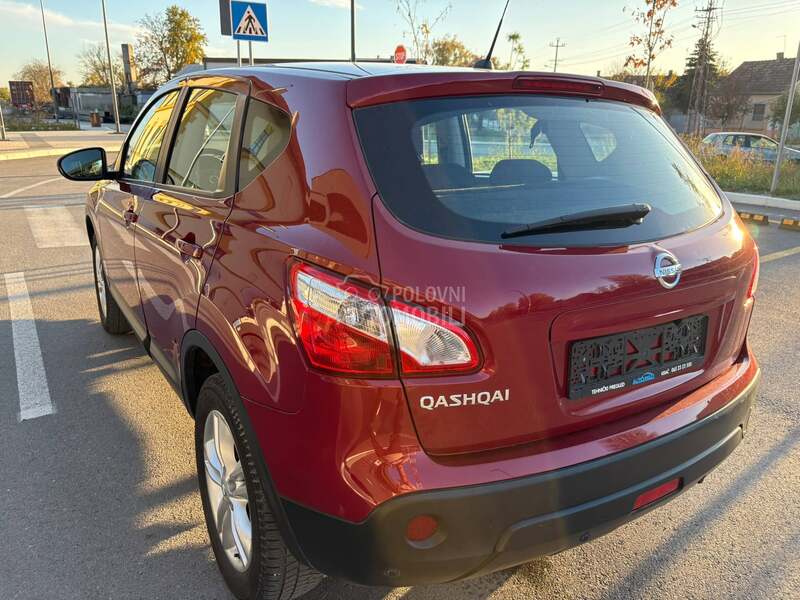 Nissan Qashqai 1,6 b e n z kamera
