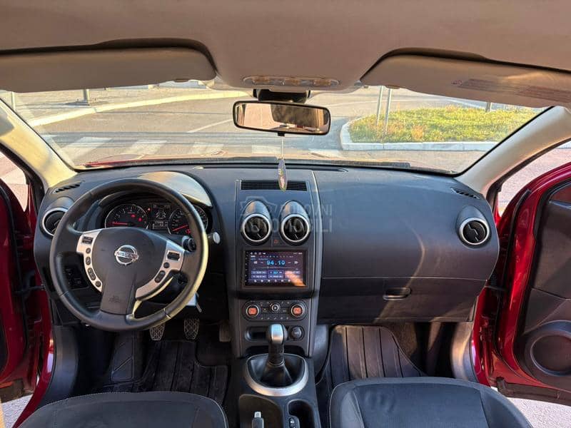Nissan Qashqai 1,6 b e n z kamera