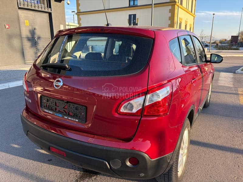 Nissan Qashqai 1,6 b e n z kamera