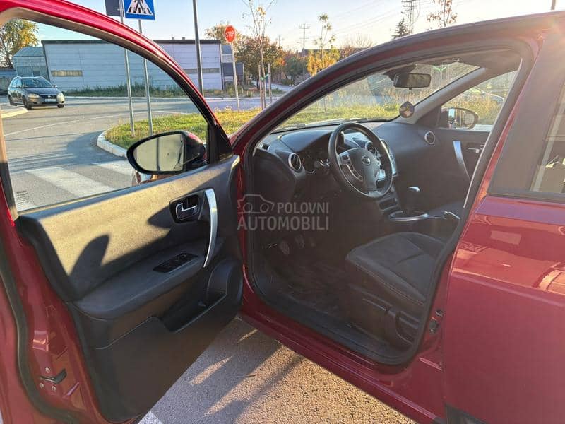 Nissan Qashqai 1,6 b e n z kamera