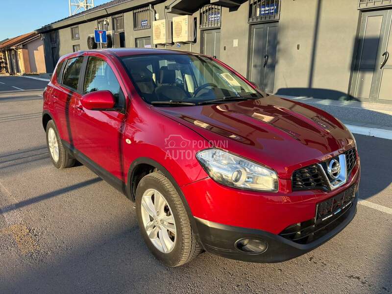 Nissan Qashqai 1,6 b e n z kamera