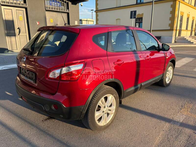 Nissan Qashqai 1,6 b e n z kamera