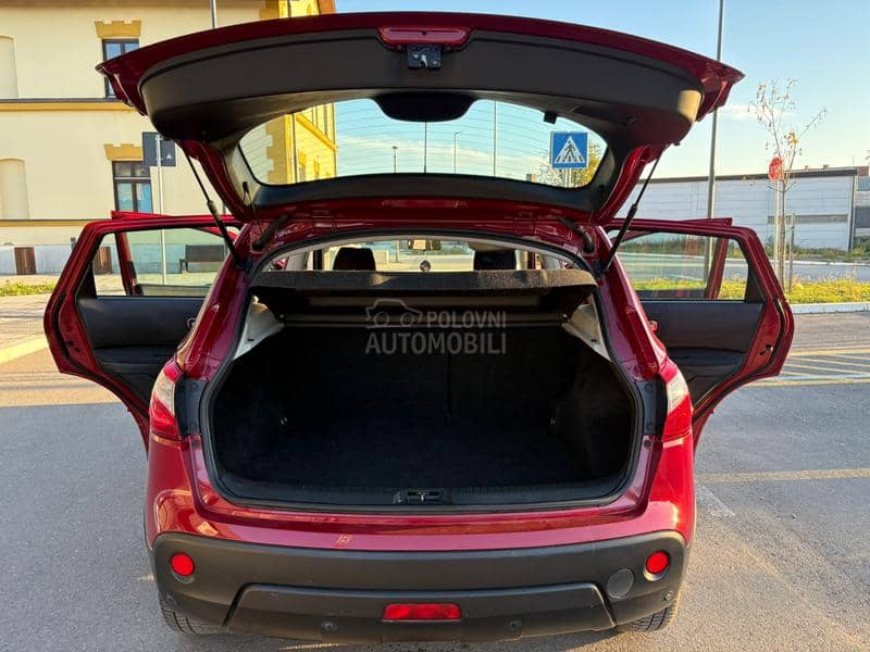 Nissan Qashqai 1,6 b e n z kamera