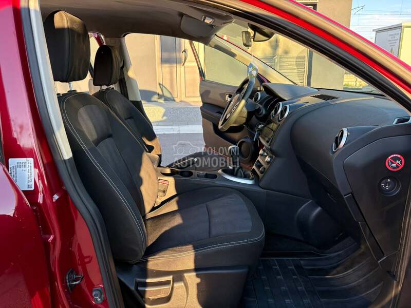 Nissan Qashqai 1,6 b e n z kamera