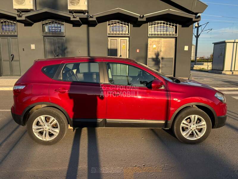 Nissan Qashqai 1,6 b e n z kamera