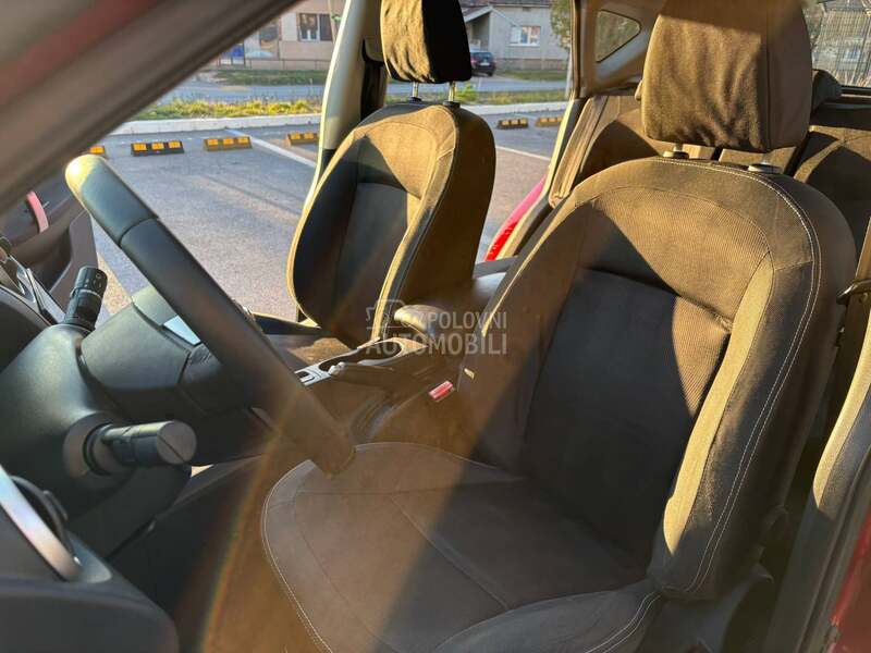 Nissan Qashqai 1,6 b e n z kamera