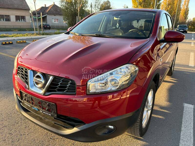 Nissan Qashqai 1,6 b e n z kamera