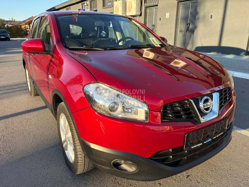Nissan Qashqai 1,6 b e n z kamera