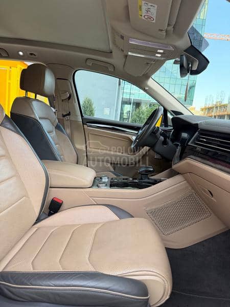 Volkswagen Touareg PANO/MATRIX/HUD