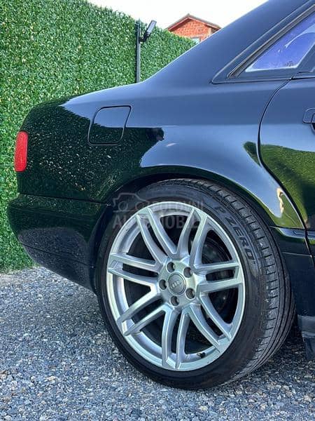 Audi A8 4.2 quattro