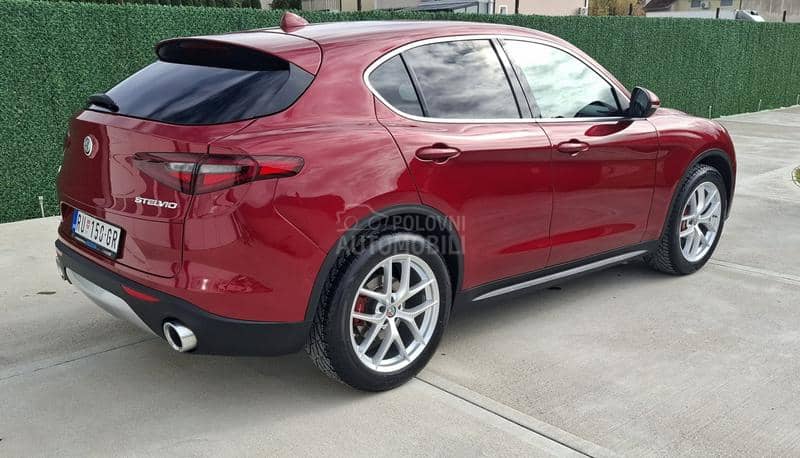 Alfa Romeo Stelvio Q4 AT8
