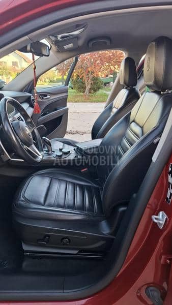Alfa Romeo Stelvio Q4 AT8