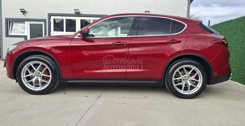 Alfa Romeo Stelvio Q4 AT8