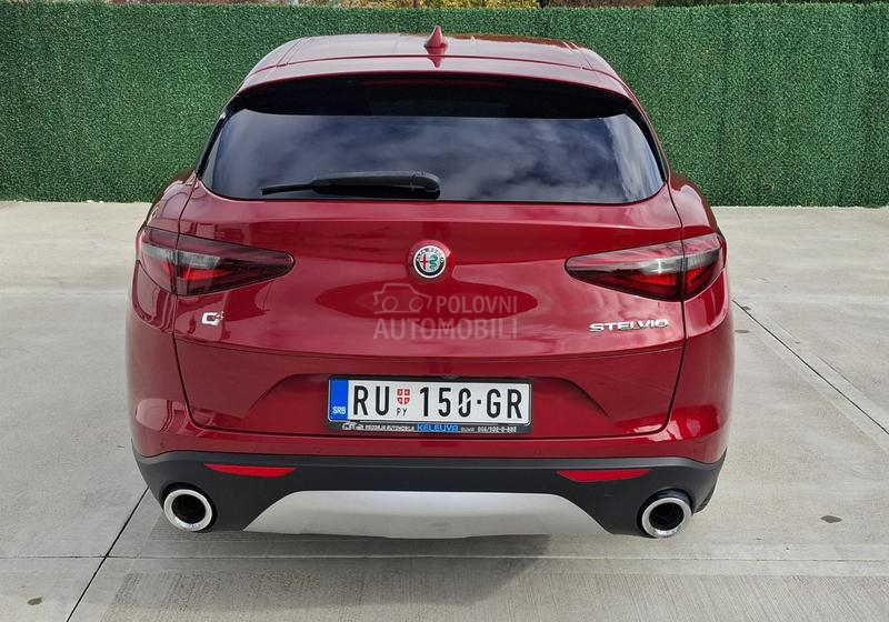 Alfa Romeo Stelvio Q4 AT8