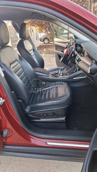 Alfa Romeo Stelvio Q4 AT8
