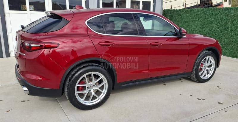 Alfa Romeo Stelvio Q4 AT8