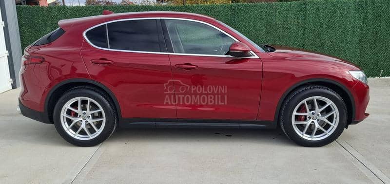 Alfa Romeo Stelvio Q4 AT8