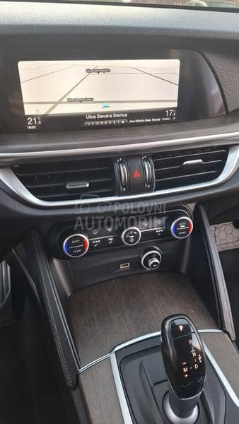 Alfa Romeo Stelvio Q4 AT8