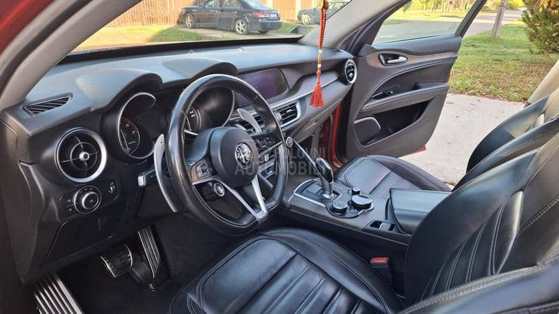 Alfa Romeo Stelvio Q4 AT8