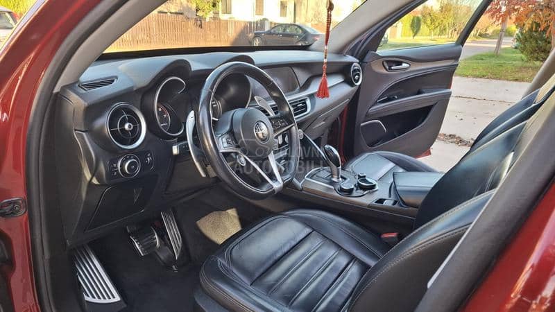 Alfa Romeo Stelvio Q4 AT8